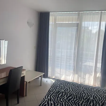 двустаен с изглед към басейна Apartment Sunny Beach